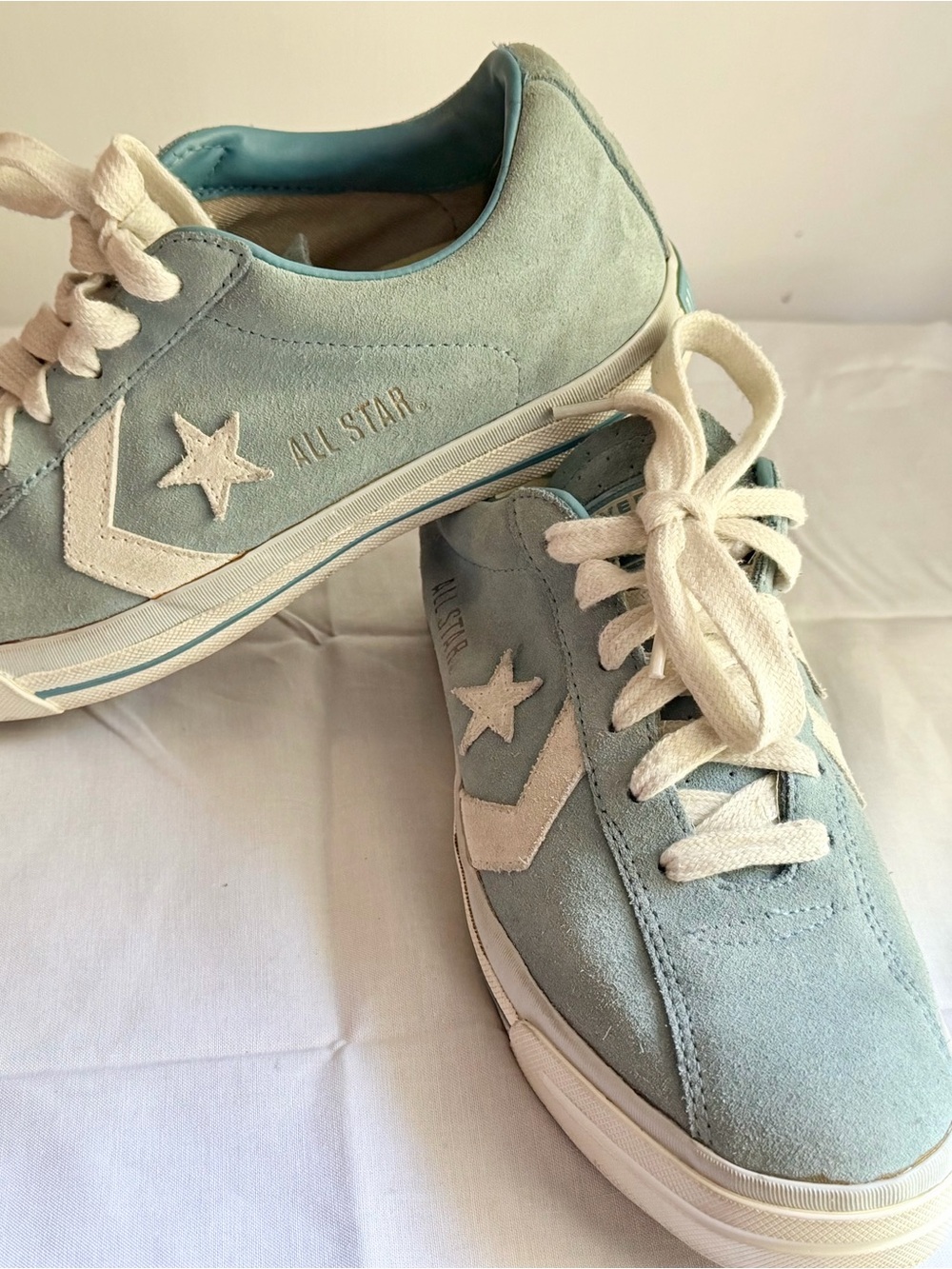 Converse Women’s AllStar Suede Sneakers in Pale Blue and Cream Size 8 - Picture 2 of 5
